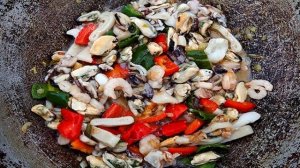 Паэлья в казане