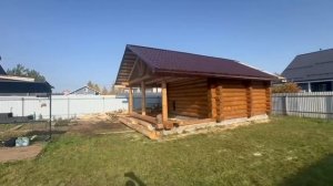 Баня из бревна 5 на 5 с терассой 3х5. Общий размер 5х8. Срок производства 1 месяц.