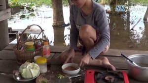 Камбоджийская красивая девушка кулинария- готовит еду Mega Tinker45.