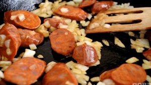 Паэлья с курицей и горошком