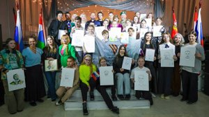 (12+) Портреты героев нашего времени нарисовали школьники