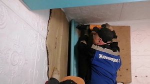 попробуйте заменить чугунный стояк канализации на пластиковый,тяжеловато.