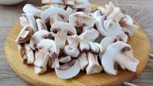 Курица в винном соусе с шампиньонами