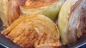 Жареная капуста дольками — сочная, румяная и очень вкусная!