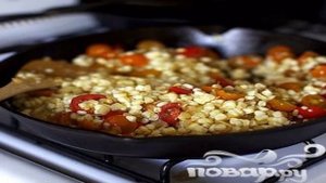 Салат из фасоли, кукурузы и бекона