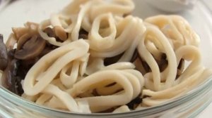 Салат ореховый с кальмарами