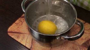 Рулет с черносливом и орехами в медовой корочке