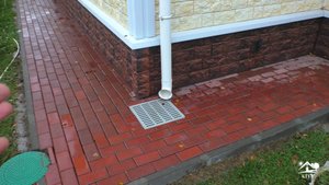 Отмостка дома. Б/у брусчатка на бетонное основание. Часть 1