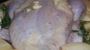 Курица, запеченная целиком с овощами