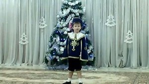 27.12.16- Димочка- Новогодний утренник в д.с.№17 - поёт песенку _Зимушка хрустальная_