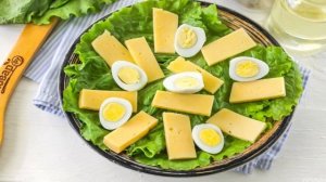 Салат с яйцом и сыром