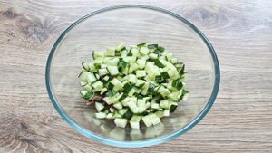 Салат с языком и кедровыми орешками