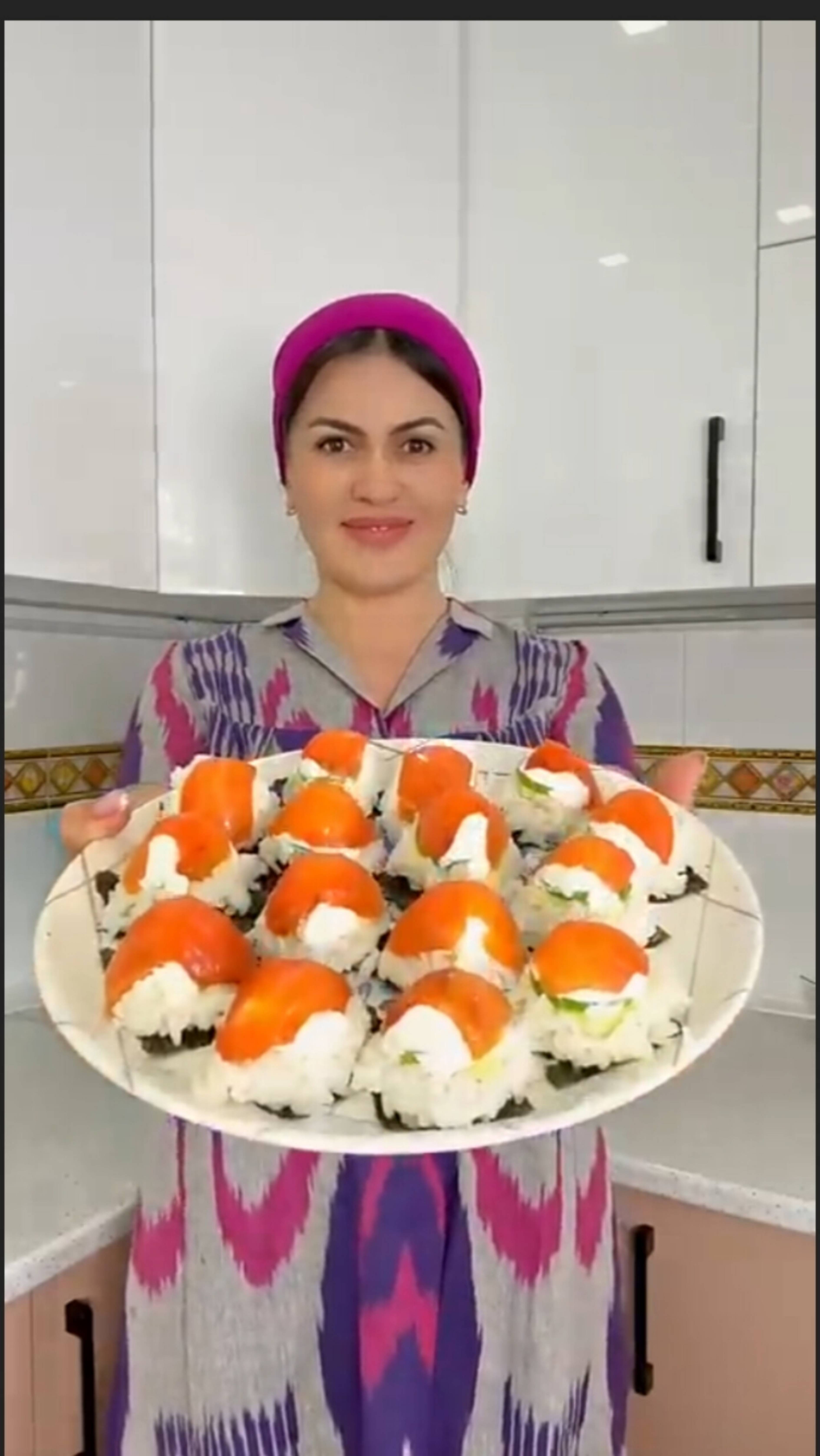 Роллы Приготовим вкусные "роллы" дома смотреть онлайн