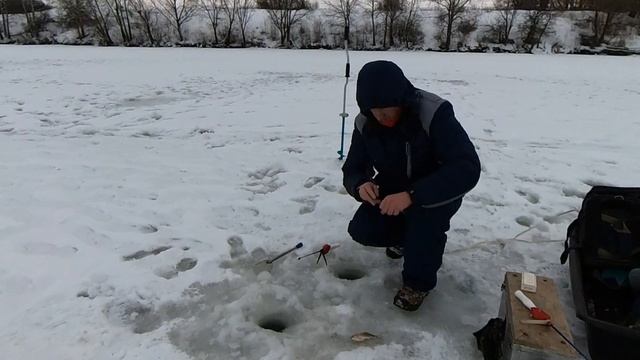 Карась в глухозимье смотреть онлайн