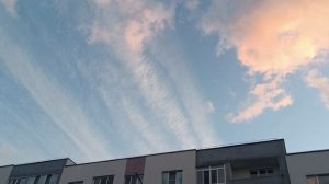 Поздравляю вас с праздником. Этот день встречи осени с зимой. Сегодня вот такое небо, необычное.