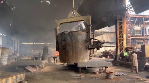 Отливка и обработка огромных стальных деталей.