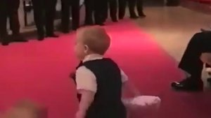 Малыш не донёс кольца молодожёнам / видео приколы 2025 смотреть онлайн / приколы видео самые смешные