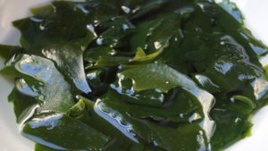 Салат с водорослями вакаме