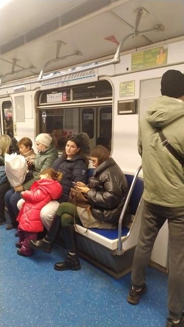 Похоже эти дамы что-то подозревают...