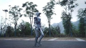 🤖 Лидер на рынке робособак китайская компания Deep Robotics представила гуманоидного робота DR02