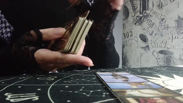 Ждать или отпустить? Расклад Таро