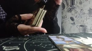 Ждать или отпустить? Расклад Таро