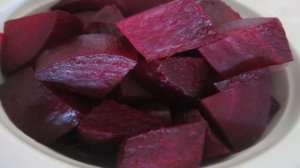 Салат с запеченной свеклой и сыром