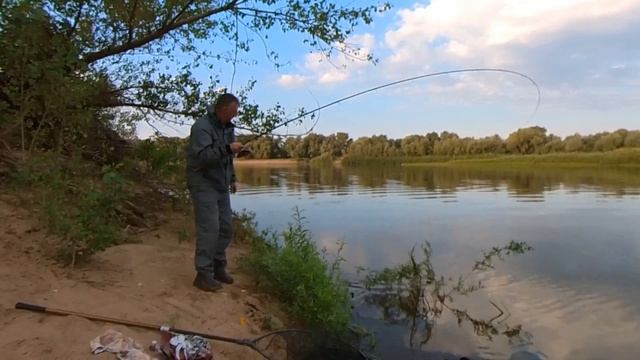 Речной карась супер клёв ! + Бонус ! смотреть онлайн