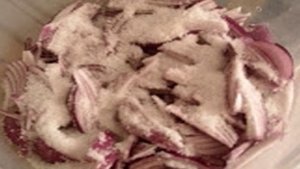 Салат с языком и помидорами