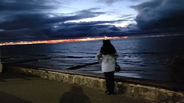 Крайний вечер, закат на брегах Балтийского моря. смотреть онлайн