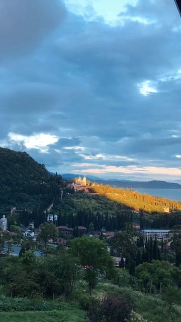 Вид из номера в Новом Афоне😍