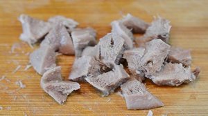 Салат с языком в верринах