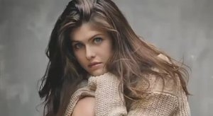 Alexandra Daddario .