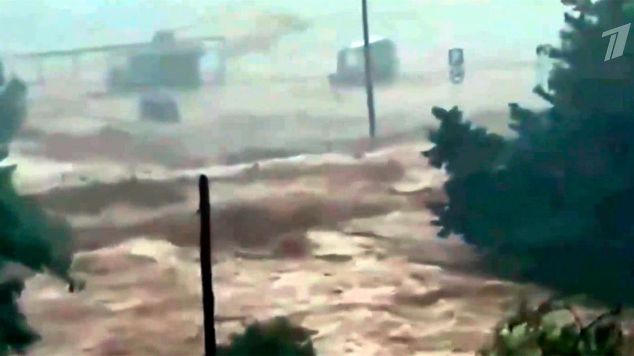 Мощный шторм и наводнение обрушились на один из самых популярных курортных регионов Испании