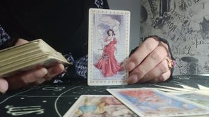 Любит ли Вас мужчина, находящийся на расстоянии? Расклад Таро
