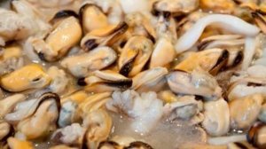 Паэлья с курицей и морепродуктами