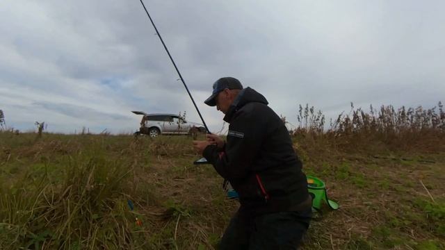 Лучший способ рыбной ловли карася и плотвы! смотреть онлайн