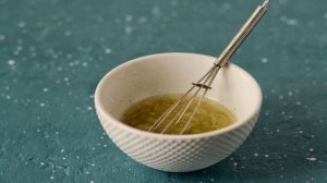 Салат из цукини, шампиньонов и зеленого горошка