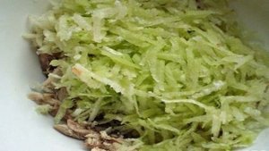 Салат с зеленой редькой