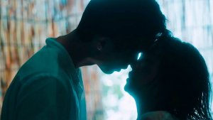 Решила отомстить, соблазнив сына любовницы мужа, но влюбилась в него сама