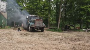 Пацанчик решил поставить на хода старейший хлам Kenworth w900