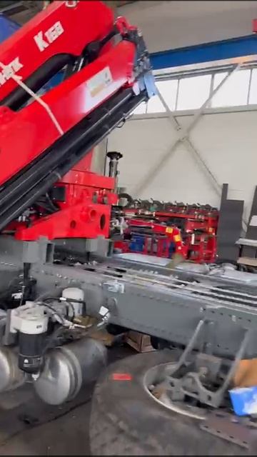 Монтаж КМУ на шасси Sitrak смотреть онлайн