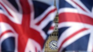 Британия ввела санкции против российских нефтяных компаний "Лукойл" и "Роснефть"