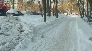 Нужно устанавливать против заезда грузовиков полусферы с радиомаяком__чтобы их не увозили с снегом