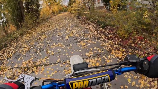 МотоБудни на питбайке, Kayo 140 от карьера до заброшенной МЧС смотреть онлайн