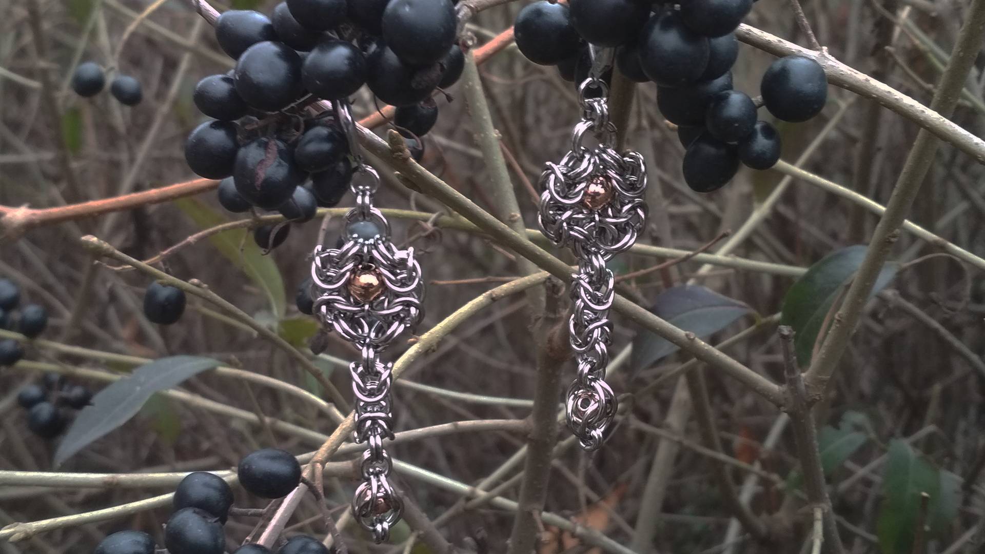 Зимнее солнце. Серьги из комплекта кольчужных украшений.