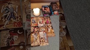 ЧТО ОНА СКРЫВАЕТ???. Таро для мужчин.