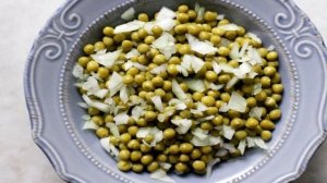 Салат с зелёным консервированным горошком