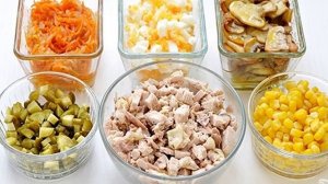 Салат из индейки с солеными огурцами