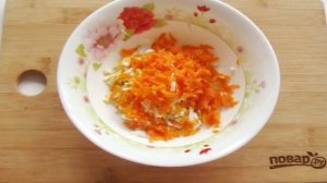 Салат с зеленым горошком и морковью